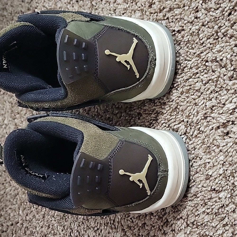 Nike - Picture 4 of 5